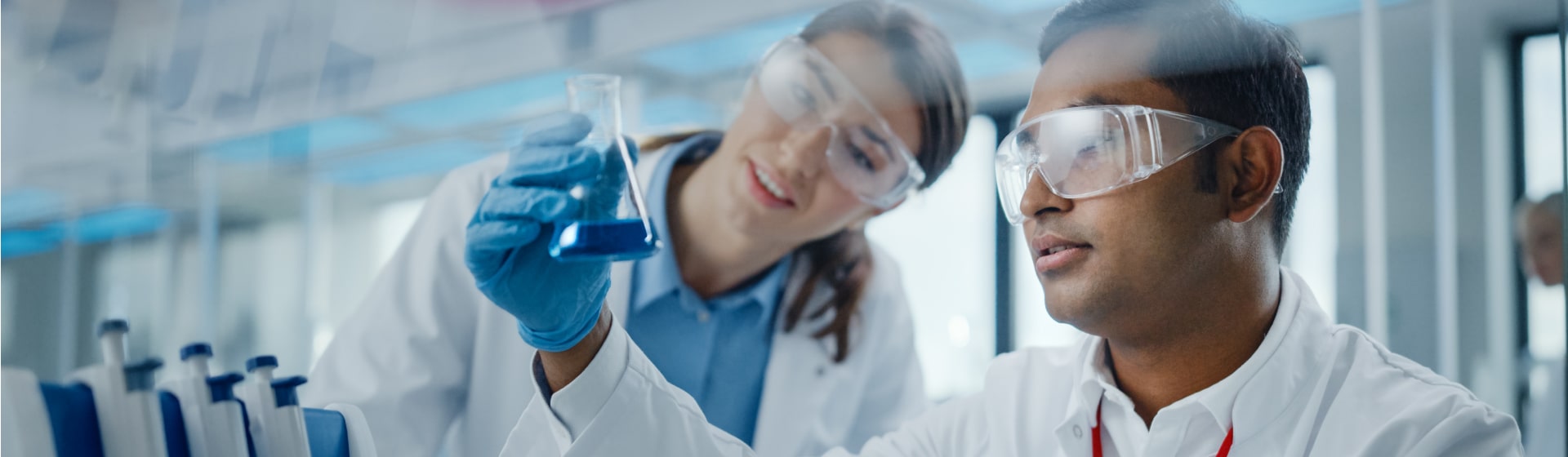 Imagem de cientistas do B12 Drops
